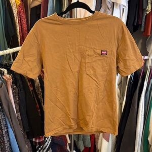 Wrangler Men's Short Sleeve Pocket Tee in Mustard